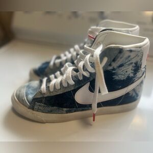 Nike womens Blazer Mid 77 size 7.5